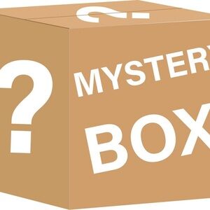 Women’s medium tops Mystery Box
